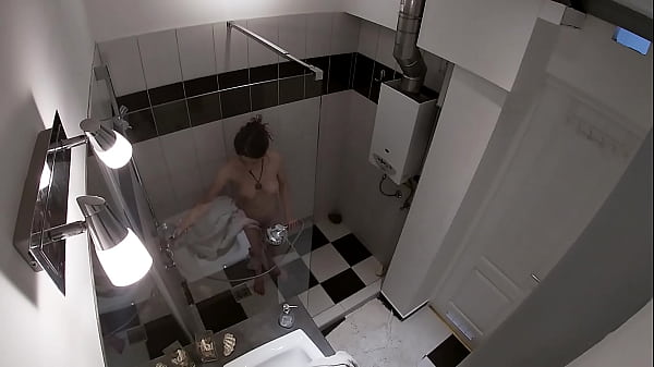 HIDDEN CAM - Spying My Step-sis In The Shower
