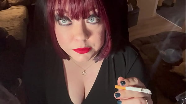 British BBW Tina Snua Chain Smokes 2 Cork Tipped Cigarettes & Pulls On Her Bubbly Buds
