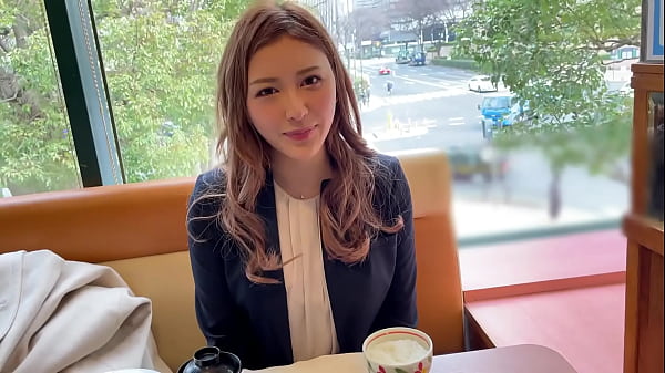 パート1【8頭身の完璧プロポーションな新人美人OLと部長がイケナイ社内恋愛SEX】スーツ越しでも分かる巨乳&美脚黒パンストが映える抜群のスタイル！/ホテインするや否や営業を頑張ったご褒美としてチューしちゃうと早速エチエチモード全開！大好きな部長のチ●コを美味しそうに咥えてご満悦とりま一発口内射精ですっきりしたら今度は生チン挿入からの中出しっ！【しろうとハメ撮