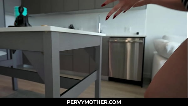 PervyMother - Shark Stepmama Feeding With Her Stepson's Shaft - Lexi Luna, Ike Diezel