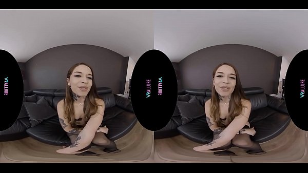 VRALLURE Vanessa Stares Into Your Soul
