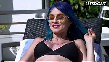 Emily Willis & Jewelz Blu Fuck Each Other's Faces On His Dick Poolside