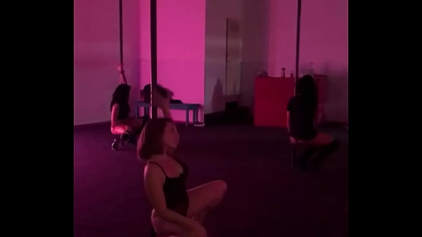 POV Doctora Te Muestra El Culo Bailando En El Tubo