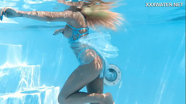 Underwater Swimming With The Most Captivating Model