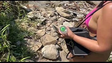 As Morenas Gostosas De Biquini Fio Dental Na Trilha Da Praia Deserta Deliciosas