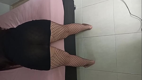 TU VECINA COMPLACIENDOTE EN TU MEJOR FETICHE DE MALLA EN SUS PIES Y DE CERCA SU VAGINA HUMEDA
