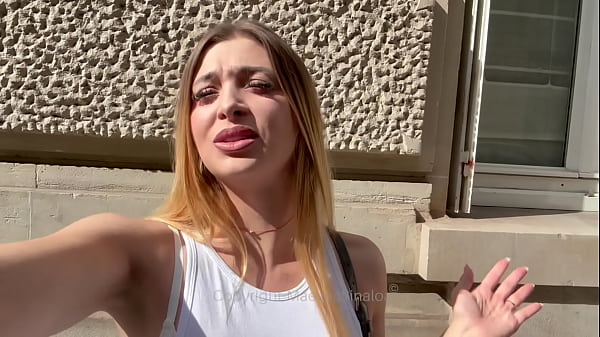 MASS FUCKING Et MASS FACIAL - Femme Marié Se Fait Baisé à La Chaîne Par 5 Inconnus Devant Son Mari