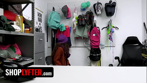 Shoplifting On Christmas Eve Goes Wrong - Shoplyfter
