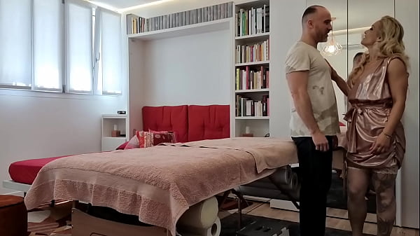 L'imprenditrice Straniera A Caccia Dei Cazzi Italiani (con Mary Rider E Luca Borromeo)