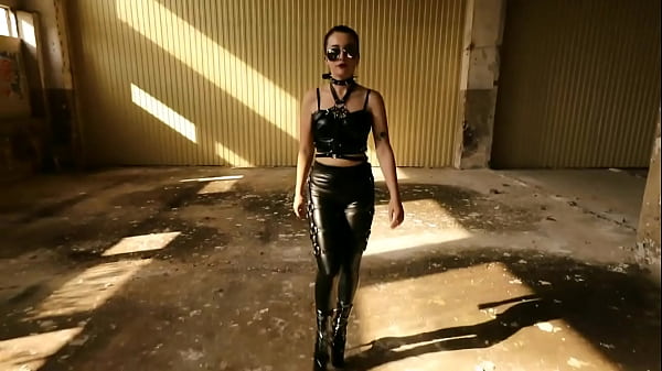 Darling In Clenched Leather Leggings