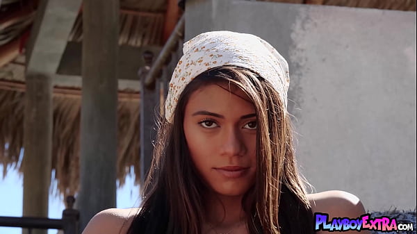 Delicate Asian STEPMOM On Top Hannah Le Posing Unclothed At Her Ranch Outdoor