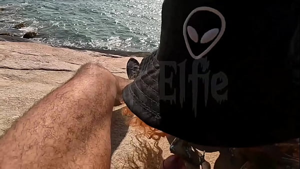 Eu E Minha Namorada Safada Fizemos Uma Surpresa E Mamamos Nossos Dois Amigos Em Público