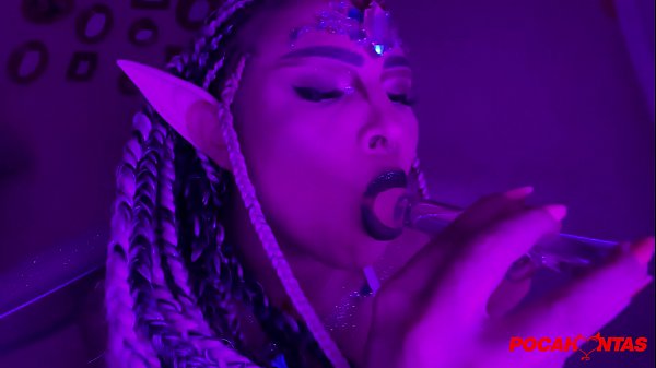 Pocahontas Faz Ass Play Com A Bunda Grande No Pinto De Vidro! Tema VITORIOSO No Câmera Privê, Promoção De Halloween 2020 (COMPLETO NO RED)