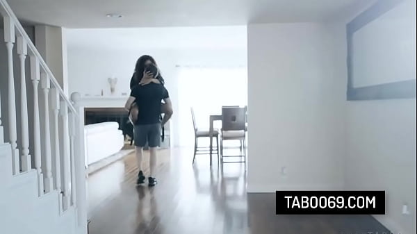 Black Tricking Spouse Scarlit Scandal Bangs With The Delivery Fella During The Pandemic