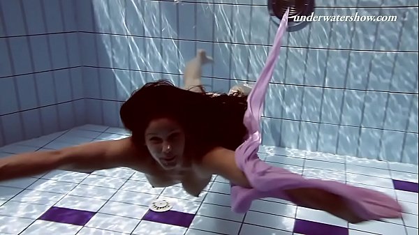 Paulinka Underwater Swimming Honey