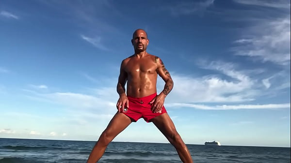 THE BENDY BEACHBODY PORNSTAR MAXXX LOADZ