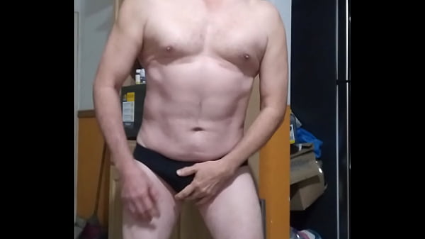 Baile Iniciando En Bañador Y Terminando Desnudo Dando Latigazos Y Eyaculando A La Vez Ardiente E Intenso.