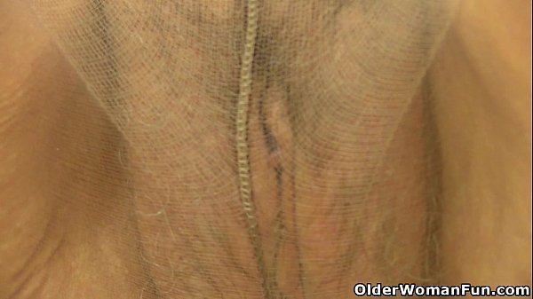 English Gilf Georgie Nylons Pushes Dildo Up Her Arse