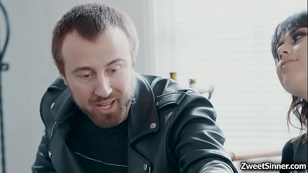Penelope Reed Challenges Her Guitar Tutor To Hand Into Temptation And Just Fuck Her.Her Juicy Pussy Sets Him Into Overdrive And Let Him Fill Her Up Her.