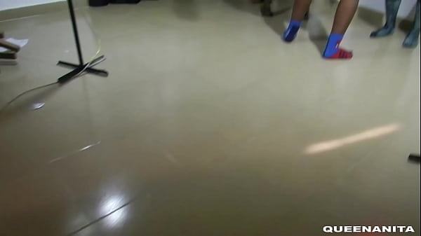 African Gift Caught Nailing In A Local Club While Her Other Friends Dancing