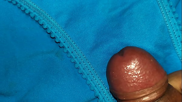 Me Vine En Los Panties Azules Usados De Mi Amiga