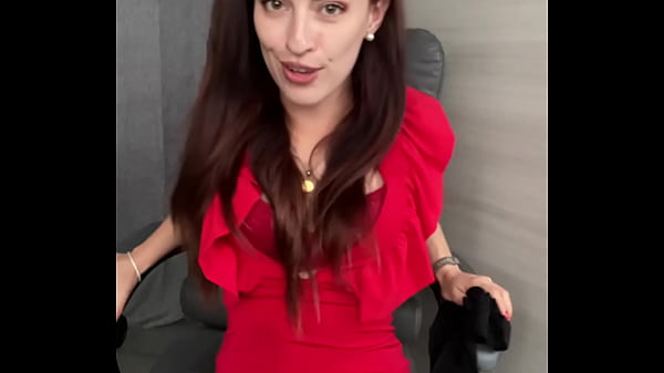 CAROLINA IENA – La Padrona Italiana Vuole Che Tu Adori I Suoi Piedi Di Nylon