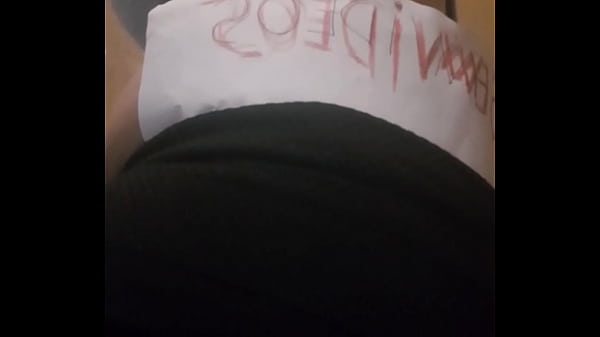 La Presentación Modelo Dulce Mami Bombón Mostrando Sus Movimientos De Cadera, Sin Pena Anda Ahí, Mostrándose A Todos I Moviendose