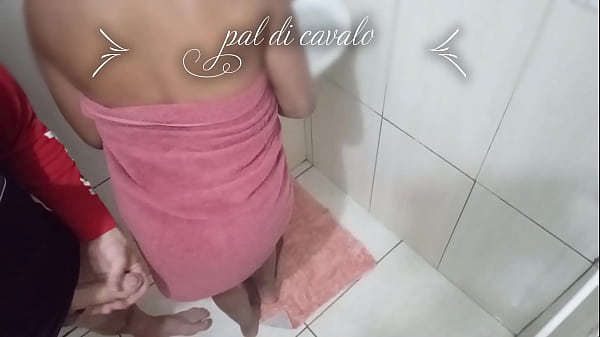 Encontrei Minha Puta No Banheirro A Danada Pediu Pra Ver Meu Pal