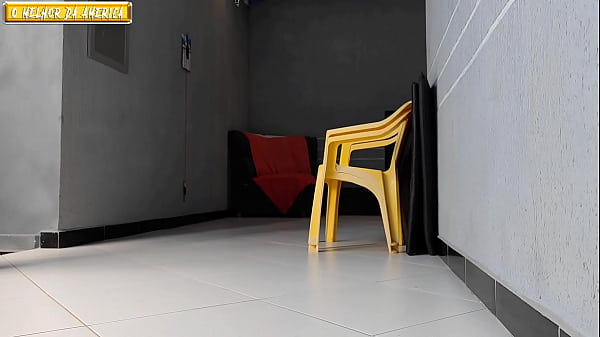 Duas Mulheres Nuas Recerem Entregadores Na Sua Casa