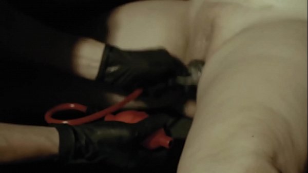 MICA ANDRADE VIRA SUBMISSA DE TOSHI SAN EM CENA QUENTE DE FETICHE