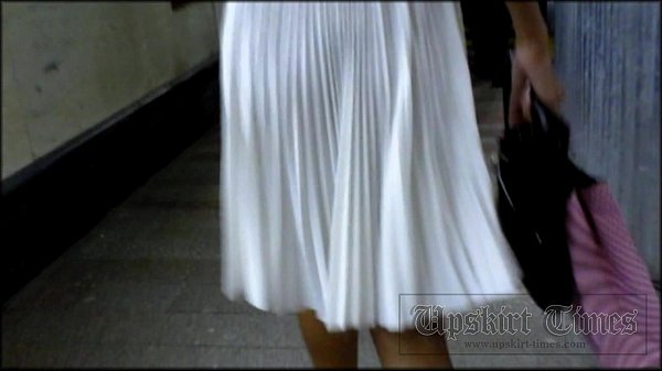 Smoking Blondy Upskirt