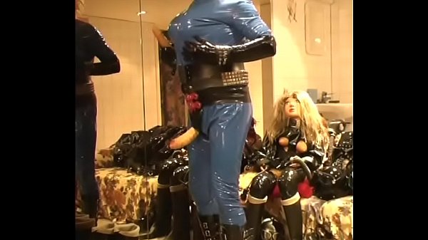 Roxina2007BlueLatexGurlBigCock260207.WMV