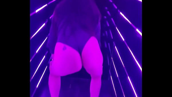 Deixei O Marido Me Esperando Na Pista De Dança, E Sozinha Subi Para As Cabines De Gloryhole. - I Left My Husband Waiting For Me On The Dance Floor, And Alone I Went Up To The