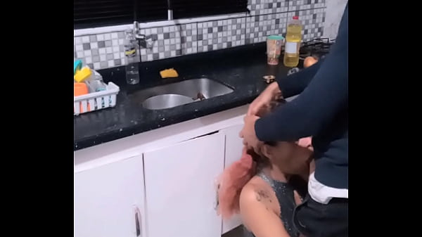Deixei Meu Meio-irmão Me Foder De Quatro Na Cozinha