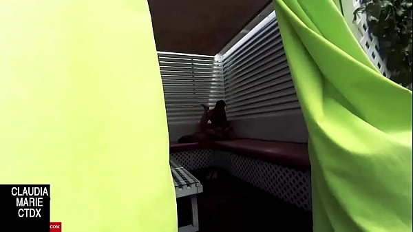 Mi Prima Follando. Pareja Atrapada Recibiendo Sexo Oral En Una Esquina