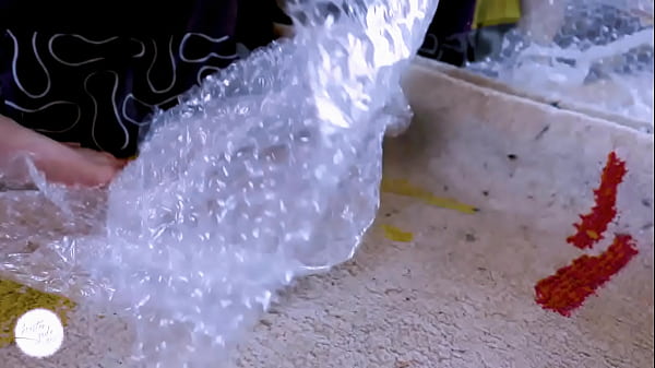 Smashing Bubblewrap With Aussie Tootsies Kristen Jade