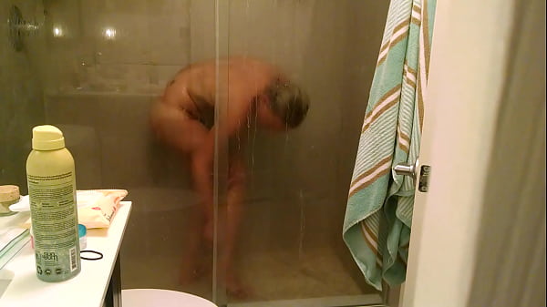 Missus Showering