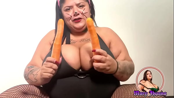 Coelha Escondeu As Cenouras No Cu E Na Buceta - Mary Jhuana