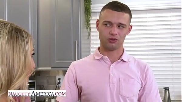 Kinky America - Ravishing STEPMOM Quinn Waters Presents Her Son's Friend How To Get Over A Breakup By Shoving Her Huge Bubbly Rack And Cheeks In His Face