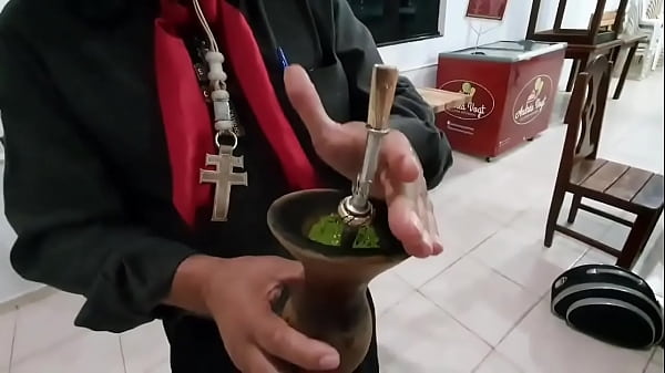 Baitaca Ensinando A Fazer Um Mate Topetudo
