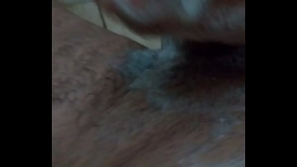 Batendo Uma No Banho