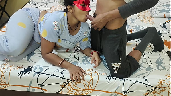 घर अकेले फिर सौतेली दीदी को रात भर चोद कर खुश किया