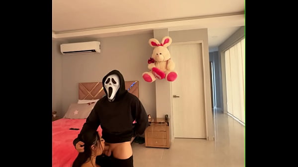 Ghotsface Está Obsesionado Conmigo, Me Folla Duro Mientras Mi Novio Está Fuera
