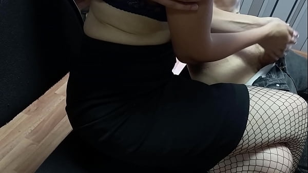RISKY HANDJOB UNDER THE TABLE FROM A PUPILS