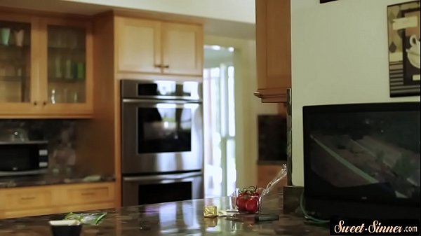 Highheeled Stepmama Dickriding At The Kitchen