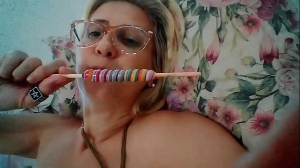 Chupando Um Pirulito Bem Gostoso Stella Still