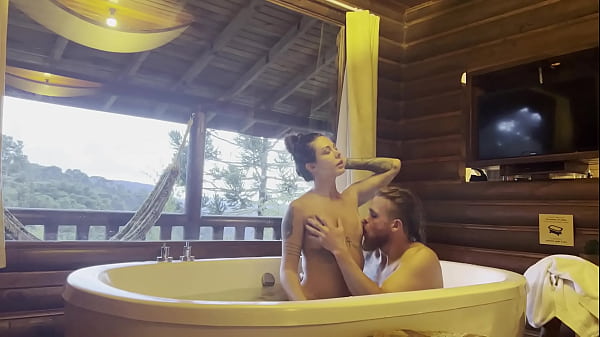 Sexo Na Serra - Casal Fazendo Amor Na Banheira - @anarothbardreal