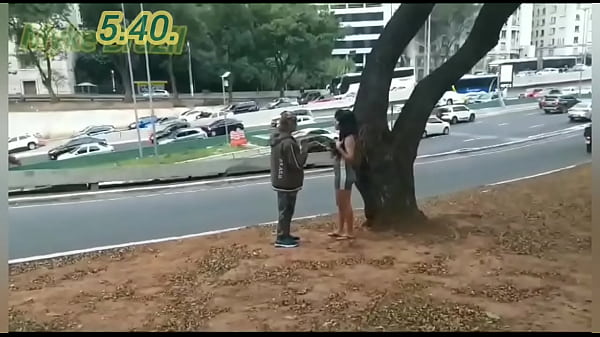 Estava Paceando Em Um Praça No Centro De SP Conheci Uma Mulher Carioca Ela Estava Esperando Uma Amiga Eu Covidei Ela Para Ir Na Minha Casa Ela Topou Ir E Rolou Uma Bricadeira De
