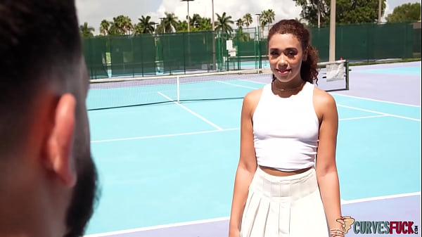 Bubbly Coed Willow Ryder Cherishes To Show Off Her Butt During Tennis Training