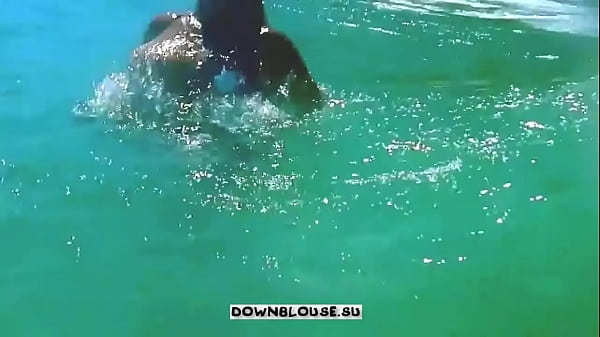 выпал ливчик во время купания в море